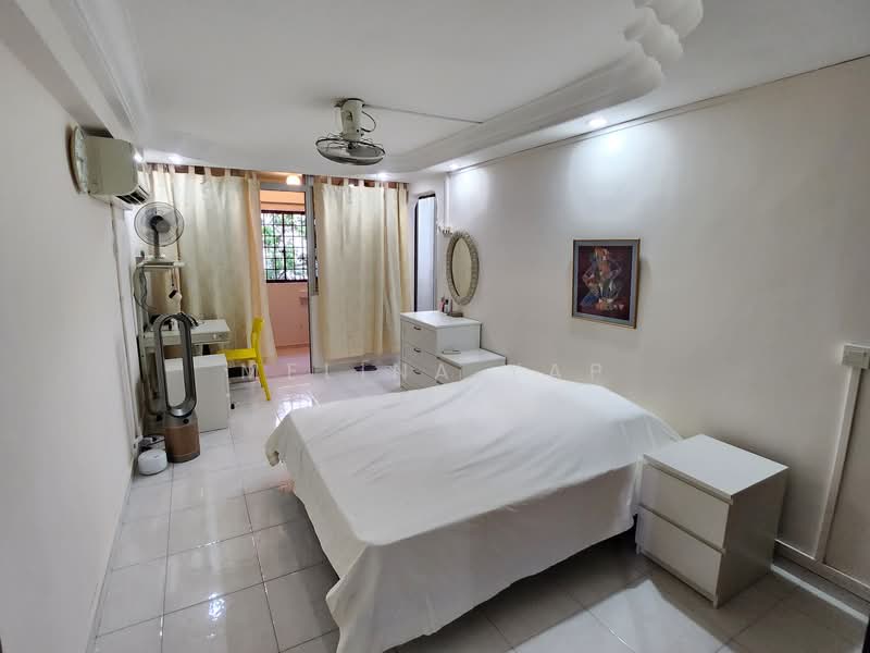 167 Woodlands Street 11 HDB Flat For Sale at S$ 1,000,000 | PropertyGuru Singapore - Bedroom