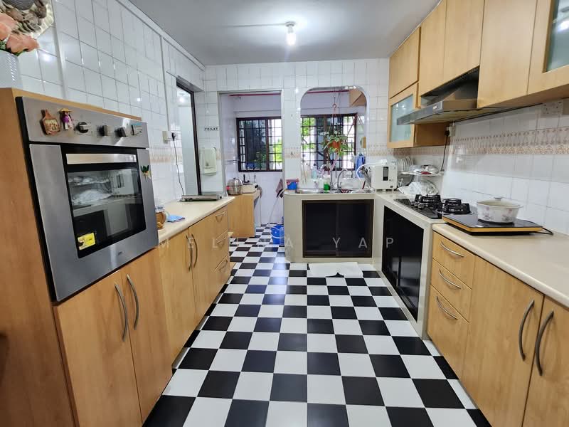 167 Woodlands Street 11 HDB Flat For Sale at S$ 1,000,000 | PropertyGuru Singapore - Kitchen