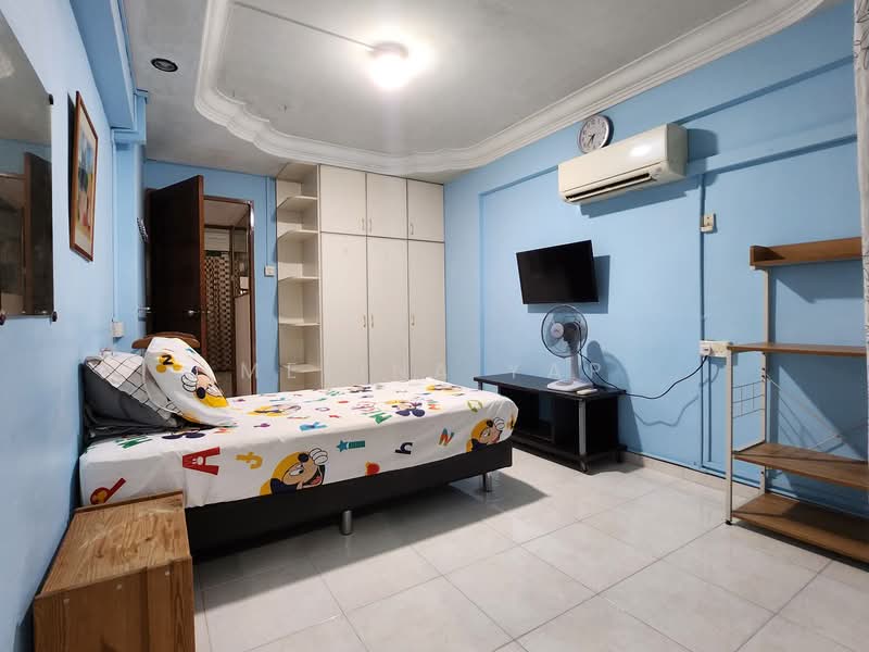 167 Woodlands Street 11 HDB Flat For Sale at S$ 1,000,000 | PropertyGuru Singapore - Bedroom