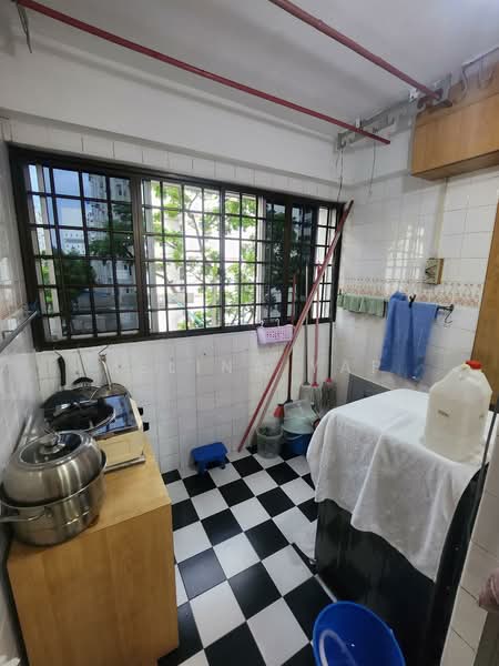 167 Woodlands Street 11 HDB Flat For Sale at S$ 1,000,000 | PropertyGuru Singapore - Kitchen