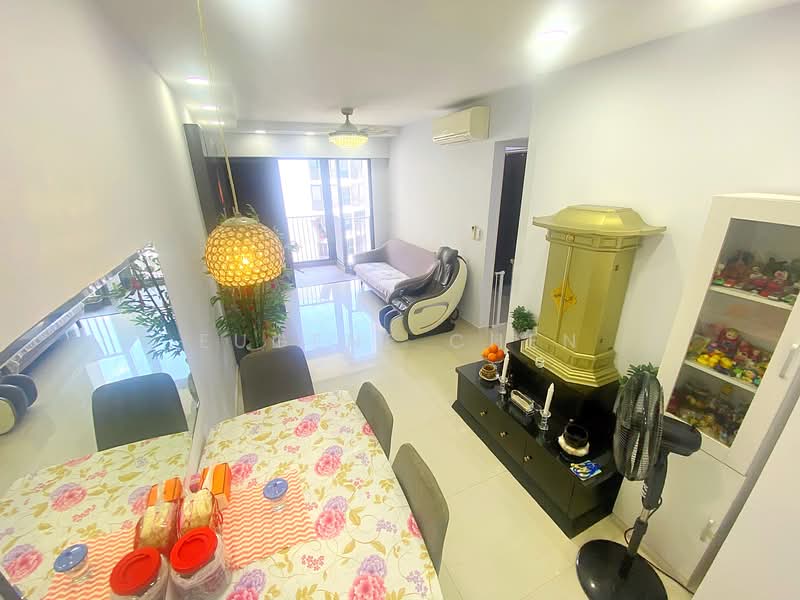 748B Bedok Reservoir Crescent HDB Flat For Sale at S$ 699,999 | PropertyGuru Singapore - Living Room
