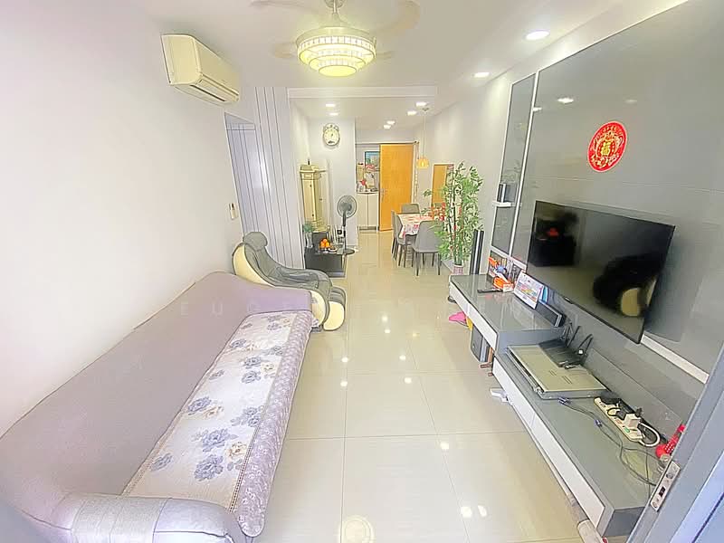 748B Bedok Reservoir Crescent HDB Flat For Sale at S$ 699,999 | PropertyGuru Singapore - Living Room