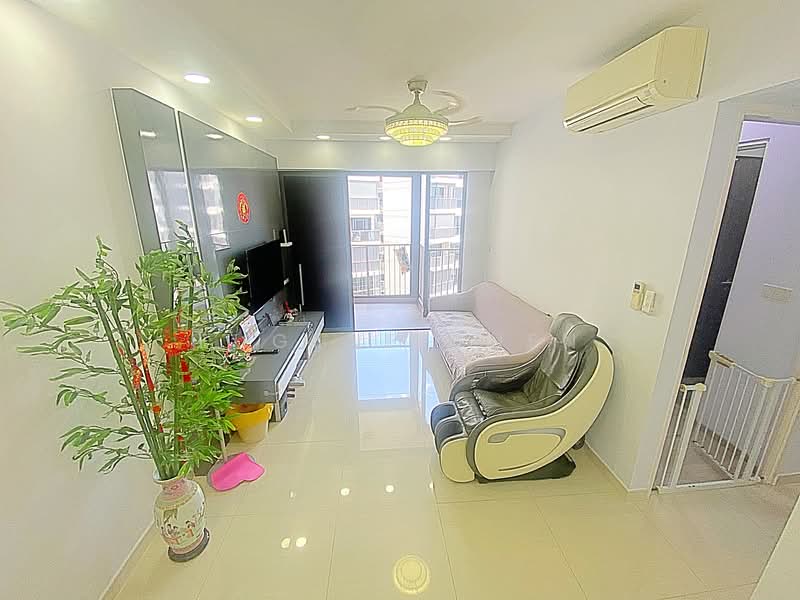748B Bedok Reservoir Crescent HDB Flat For Sale at S$ 699,999 | PropertyGuru Singapore - Living Room