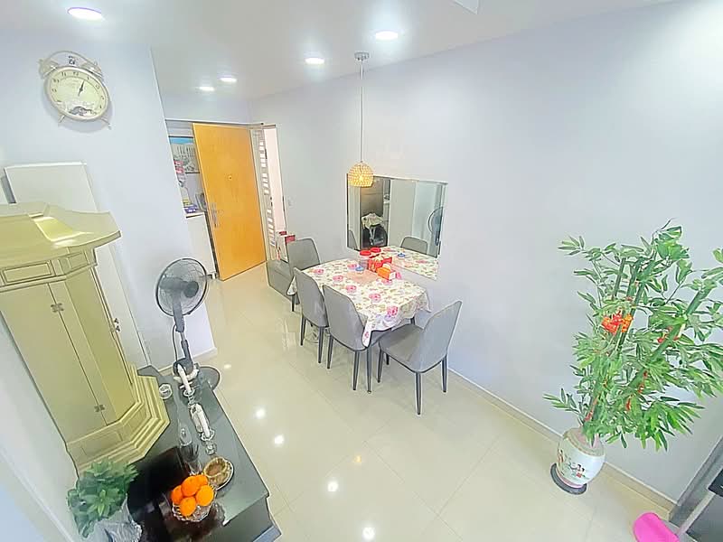 748B Bedok Reservoir Crescent HDB Flat For Sale at S$ 699,999 | PropertyGuru Singapore - Dining Room