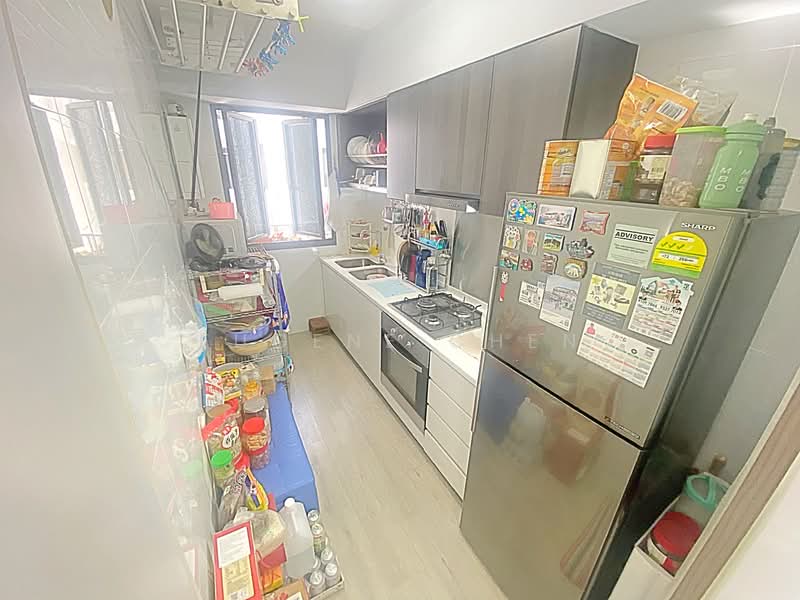 748B Bedok Reservoir Crescent HDB Flat For Sale at S$ 699,999 | PropertyGuru Singapore - Kitchen