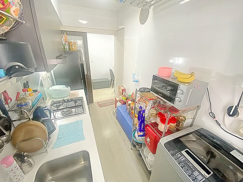 748B Bedok Reservoir Crescent HDB Flat For Sale at S$ 699,999 | PropertyGuru Singapore - Kitchen