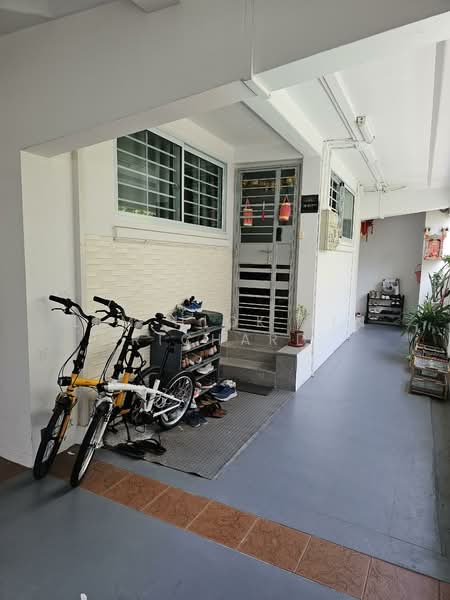696 Hougang Street 61 HDB Flat For Sale at S$ 478,000 | PropertyGuru Singapore - Entrance