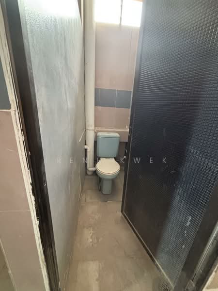 Yi Xiu Factory Building, 65 Sims Avenue, 4,209 sqft, Light Industrial (B1) For Rent, by Irene Kwek, 500078860 - Bathroom - CommercialGuru.com.sg