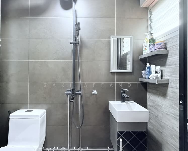401 Serangoon Avenue 1 HDB Flat For Sale at S$ 850,000 | PropertyGuru Singapore - Bathroom