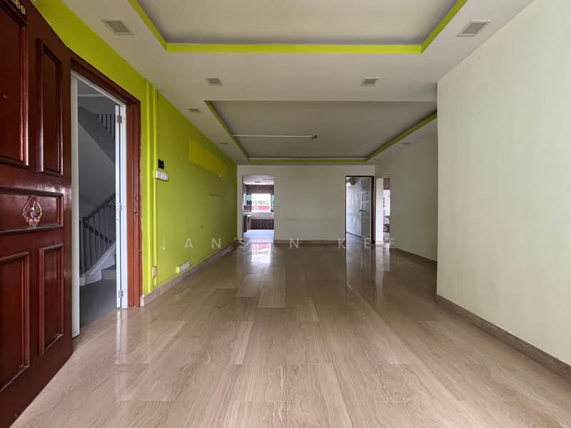 412 Jurong West Street 42 HDB Flat For Sale at S$ 470,000 | PropertyGuru Singapore - Entrance