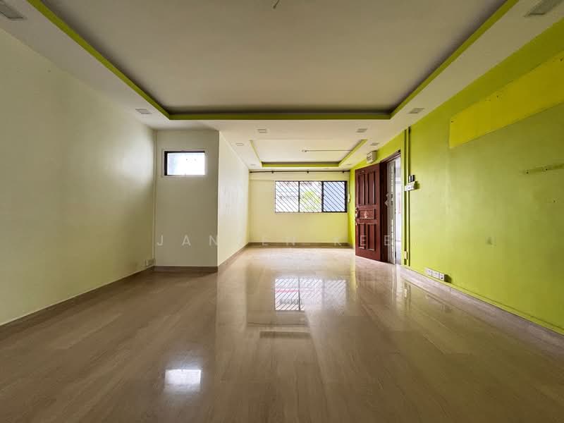 412 Jurong West Street 42 HDB Flat For Sale at S$ 470,000 | PropertyGuru Singapore - Living Room