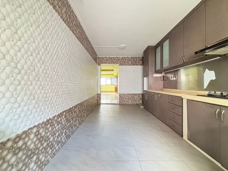 412 Jurong West Street 42 HDB Flat For Sale at S$ 470,000 | PropertyGuru Singapore - Kitchen