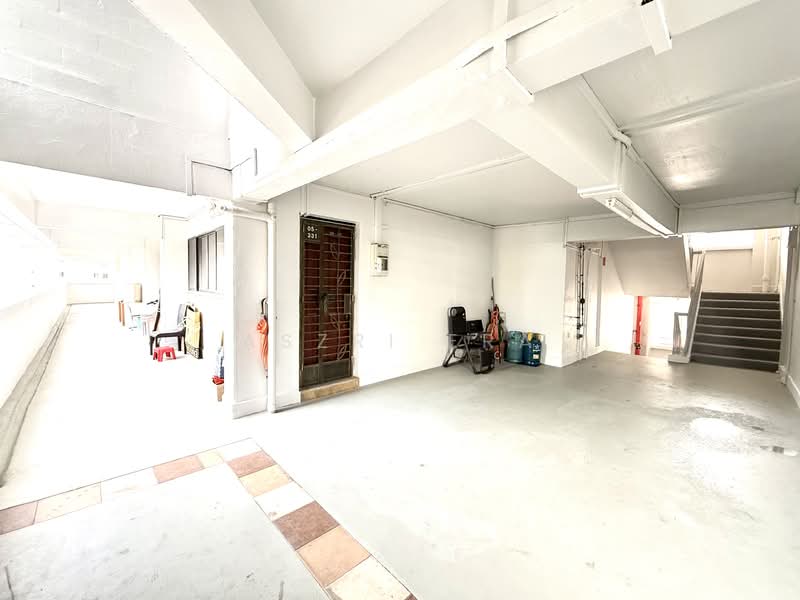 311 Jurong East Street 32 HDB Flat For Sale at S$ 540,888 | PropertyGuru Singapore - Entrance