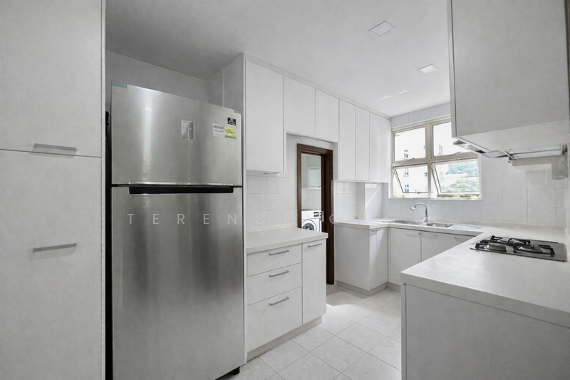 Hillington Green Condominium For Sale at S$ 2,600,000 | PropertyGuru Singapore - Kitchen