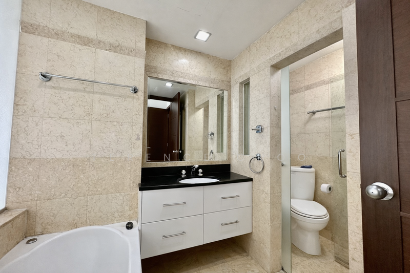 Hillington Green Condominium For Sale at S$ 2,600,000 | PropertyGuru Singapore - Bathroom