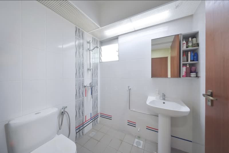 90A Telok Blangah Street 31 HDB Flat For Sale at S$ 950,000 | PropertyGuru Singapore - Master Bathroom