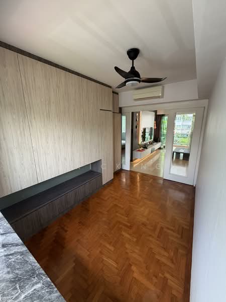 The Warren // Beautifully well kept unit, , 4 Bedrooms, 1,475 sqft, Condominium For Rent, by Garrick Ngui, 500078902 - Bedroom 1 // Study room - PropertyGuru.com.sg