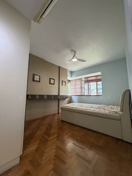 The Warren // Beautifully well kept unit, , 4 Bedrooms, 1,475 sqft, Condominium For Rent, by Garrick Ngui, 500078902 - Master bedroom - PropertyGuru.com.sg