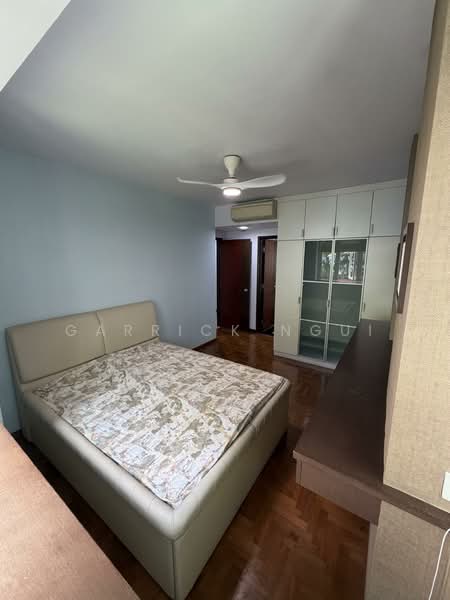 The Warren // Beautifully well kept unit, , 4 Bedrooms, 1,475 sqft, Condominium For Rent, by Garrick Ngui, 500078902 - Master bedroom - PropertyGuru.com.sg