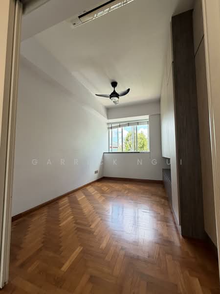 The Warren // Beautifully well kept unit, , 4 Bedrooms, 1,475 sqft, Condominium For Rent, by Garrick Ngui, 500078902 - Bedroom 1 // Study room - PropertyGuru.com.sg