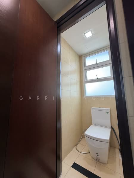 The Warren // Beautifully well kept unit, , 4 Bedrooms, 1,475 sqft, Condominium For Rent, by Garrick Ngui, 500078902 - Common bathroom - PropertyGuru.com.sg