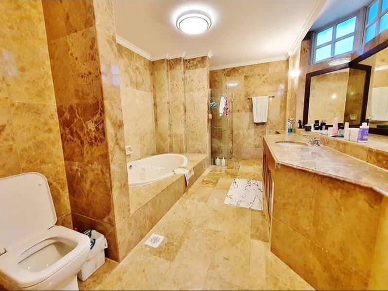 Beechwood Groove, Beechwood Grove, 8 Bedrooms, 8,183 sqft, Bungalow House For Rent, by Ray Lim, 500078911 - Bathroom - PropertyGuru.com.sg