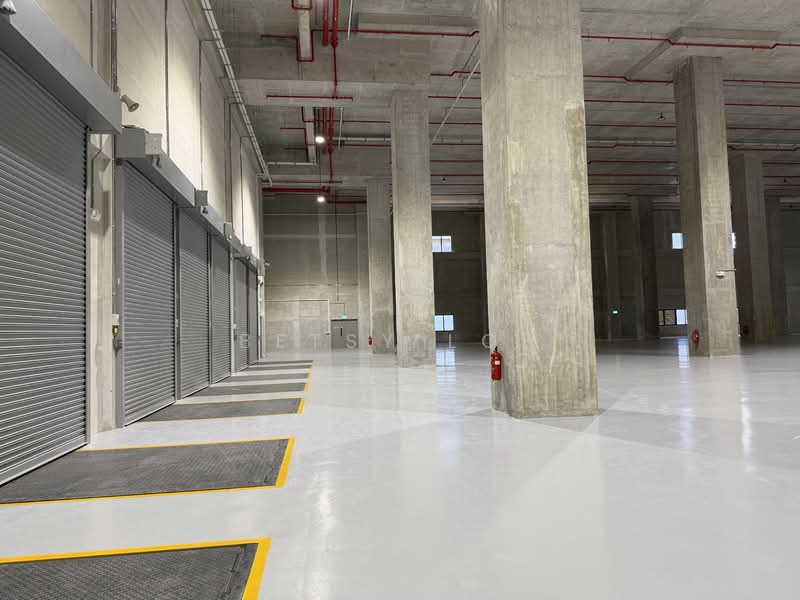 Ground Floor High Ceiling 12m, High Power 1600 A, Floor Loading 25Kn/m2, Jurong East, 88,000 sqft, Warehouse For Rent, by Betsy Loh, 500078920 - Interior - CommercialGuru.com.sg