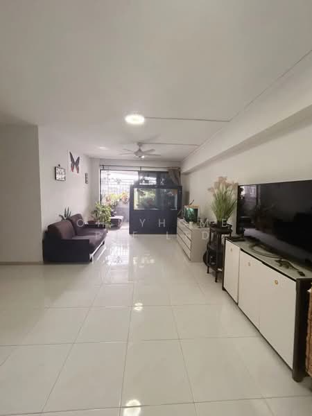 285D Toh Guan Road HDB Flat For Sale at S$ 1,000,000 | PropertyGuru Singapore - Living Room