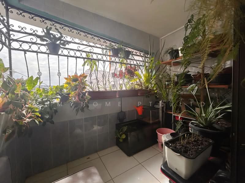 285D Toh Guan Road HDB Flat For Sale at S$ 1,000,000 | PropertyGuru Singapore - Balcony
