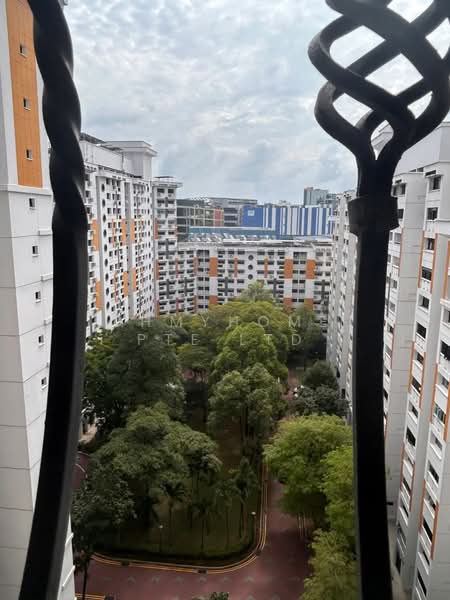 285D Toh Guan Road HDB Flat For Sale at S$ 1,000,000 | PropertyGuru Singapore - Exterior