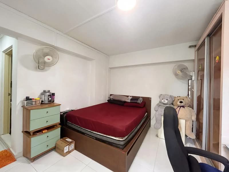 285D Toh Guan Road HDB Flat For Sale at S$ 1,000,000 | PropertyGuru Singapore - Bedroom
