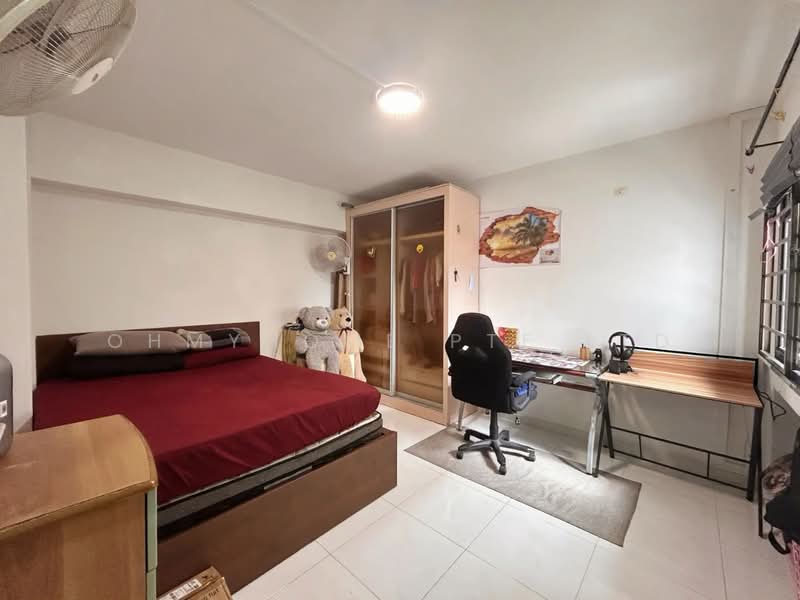 285D Toh Guan Road HDB Flat For Sale at S$ 1,000,000 | PropertyGuru Singapore - Bedroom