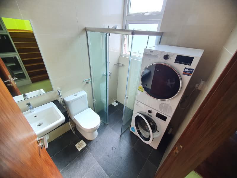 Kovan Grandeur Condominium For Sale at S$ 1,100,000 | PropertyGuru Singapore - Bathroom