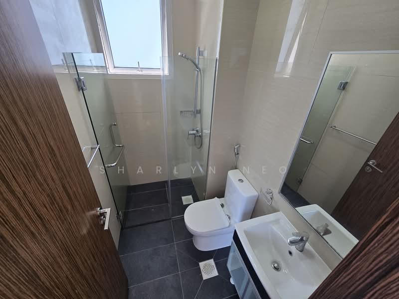 Kovan Grandeur Condominium For Sale at S$ 1,100,000 | PropertyGuru Singapore - Bathroom