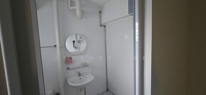 843 Woodlands Street 82, 843 Woodlands Street 82, 3 Bedrooms, 904 sqft, HDB Flat For Rent, by Jeffrey Lee, 500078947 - Bathroom - PropertyGuru.com.sg