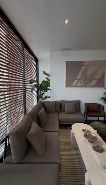 The Ritz-Carlton Residences Condominium For Sale at S$ 13,880,000 | PropertyGuru Singapore - Living Room