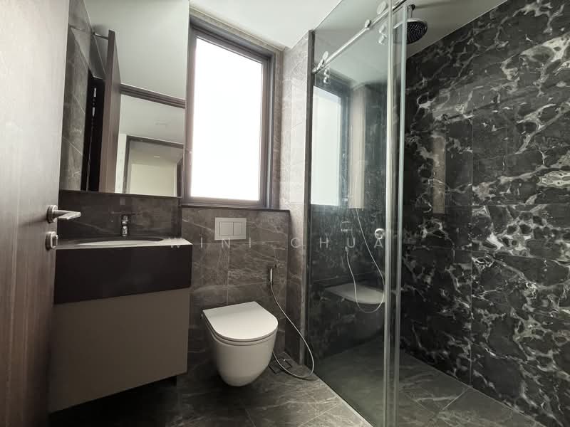 The LINQ @ Beauty World, 118 Upper Bukit Timah Road, 3 Bedrooms, 958 sqft, Condominium For Rent, by Wini Chua, 500078952 - Bathroom - PropertyGuru.com.sg