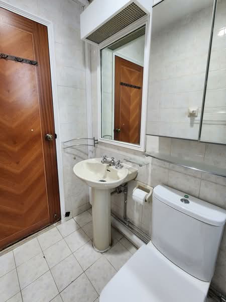 Arthur Mansions, 125 Arthur Road, Room Rental, 150 sqft, Condominium For Rent, by Jay Low, 500078964 - Common Bathroom - PropertyGuru.com.sg