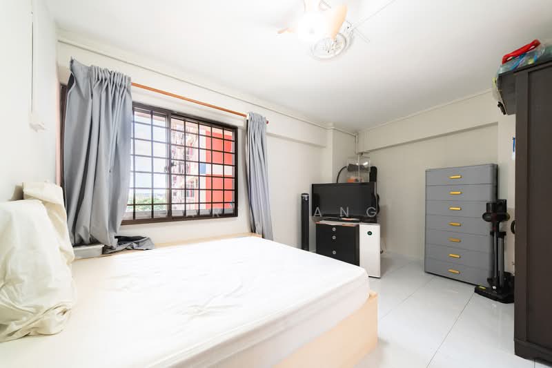 216 Bishan Street 23 HDB Flat For Sale at S$ 950,000 | PropertyGuru Singapore - Bedroom