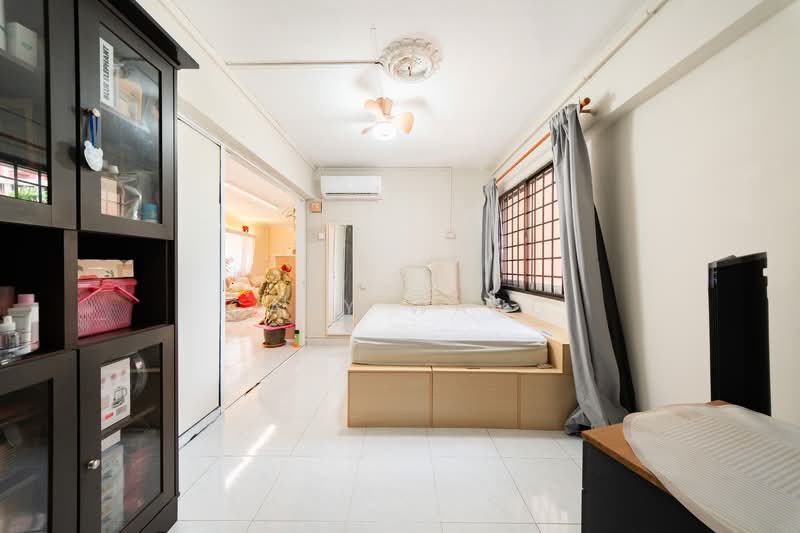 216 Bishan Street 23 HDB Flat For Sale at S$ 950,000 | PropertyGuru Singapore - Bedroom