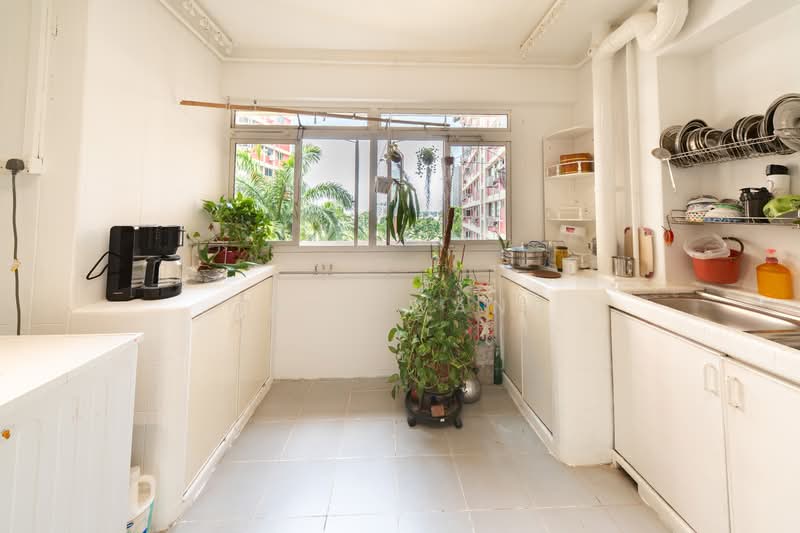 216 Bishan Street 23 HDB Flat For Sale at S$ 950,000 | PropertyGuru Singapore - Kitchen