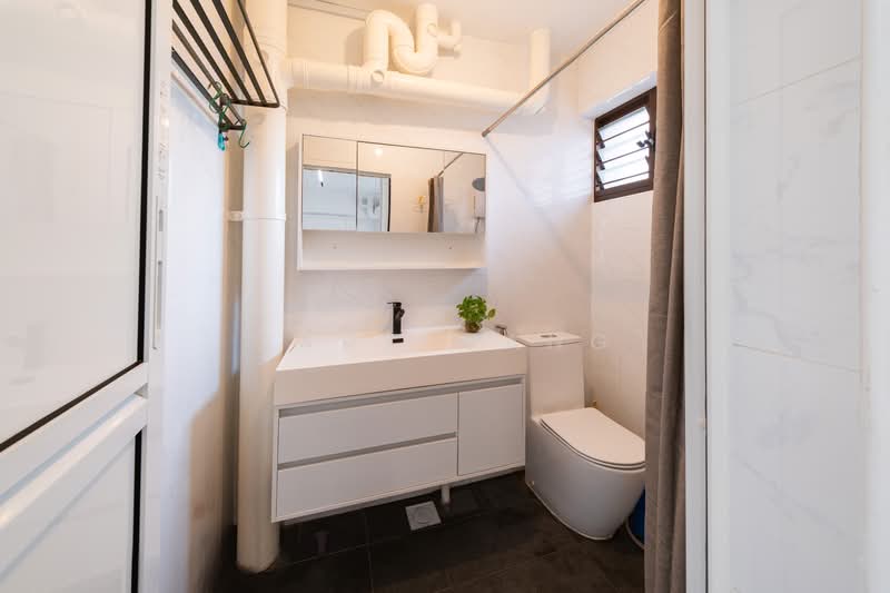 216 Bishan Street 23 HDB Flat For Sale at S$ 950,000 | PropertyGuru Singapore - Bathroom