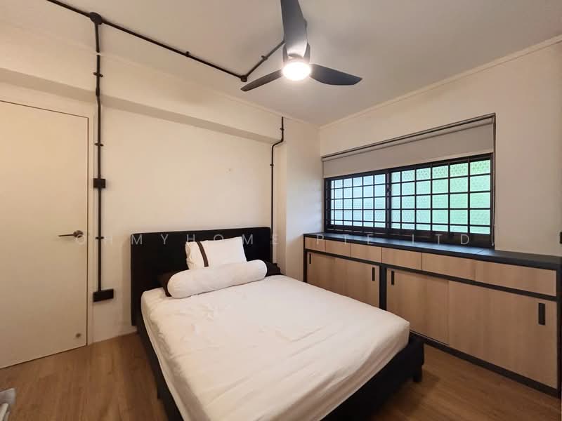 188 Bukit Batok West Avenue 6 HDB Flat For Sale at S$ 650,000 | PropertyGuru Singapore - Bedroom