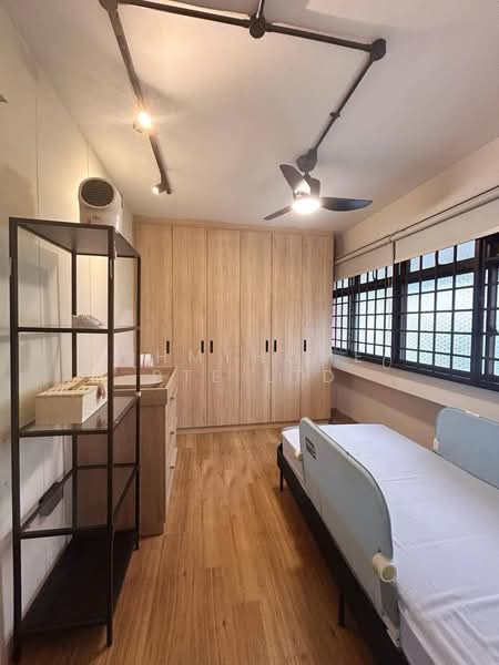 188 Bukit Batok West Avenue 6 HDB Flat For Sale at S$ 650,000 | PropertyGuru Singapore - Bedroom