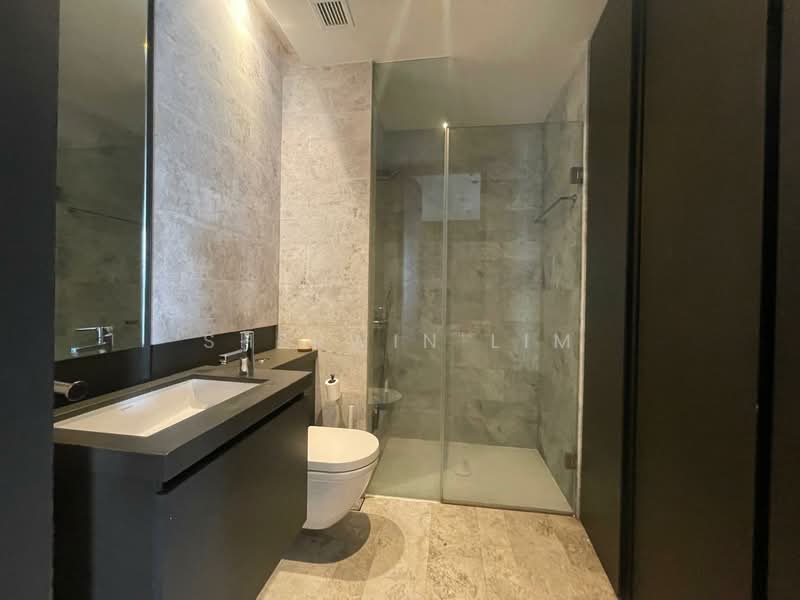 OUE Twin Peaks Condominium For Sale at S$ 1,280,000 | PropertyGuru Singapore - Bathroom