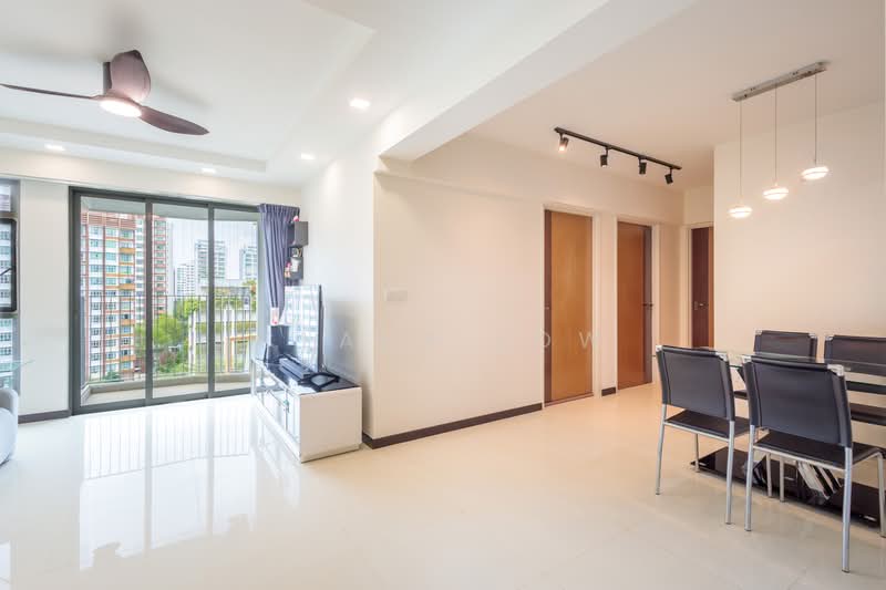 684D Edgedale Plains HDB Flat For Sale at S$ 720,000 | PropertyGuru Singapore - Living Room