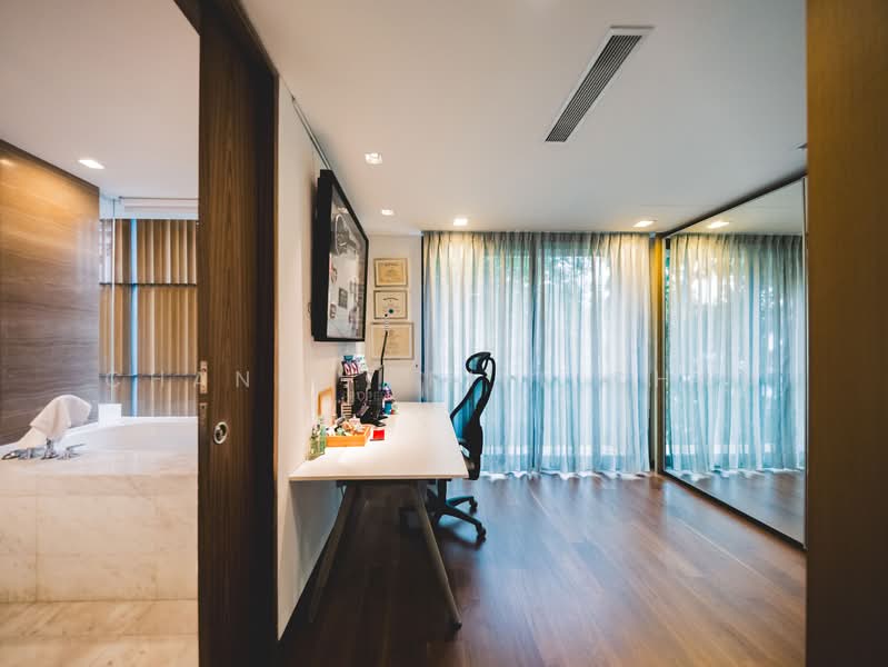 STUNNING VIEWS Rare Elevated Exclusive Detached in D11 Detached House For Sale at S$ 21,800,000 | PropertyGuru Singapore - Bathroom