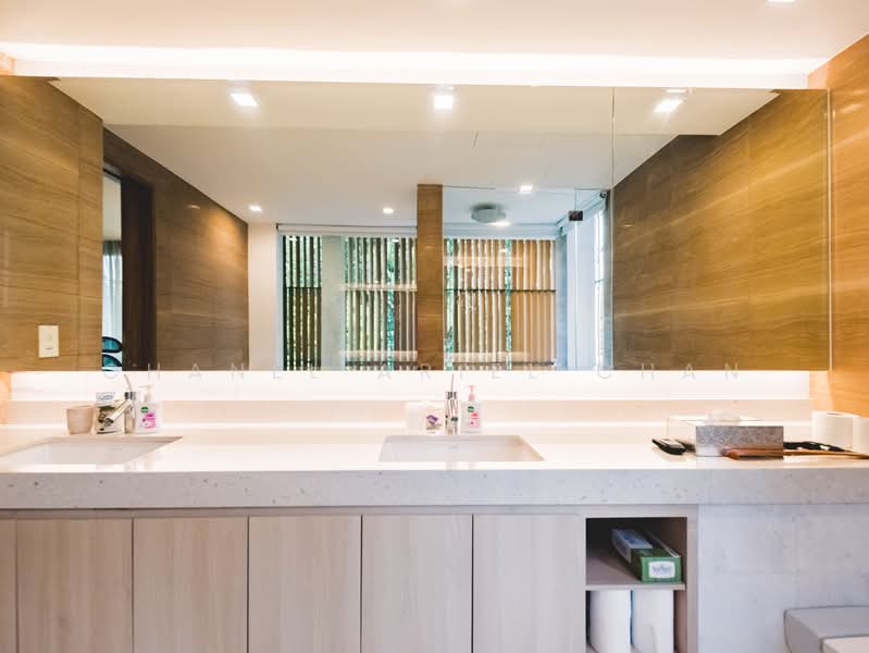 STUNNING VIEWS Rare Elevated Exclusive Detached in D11 Detached House For Sale at S$ 21,800,000 | PropertyGuru Singapore - Bathroom