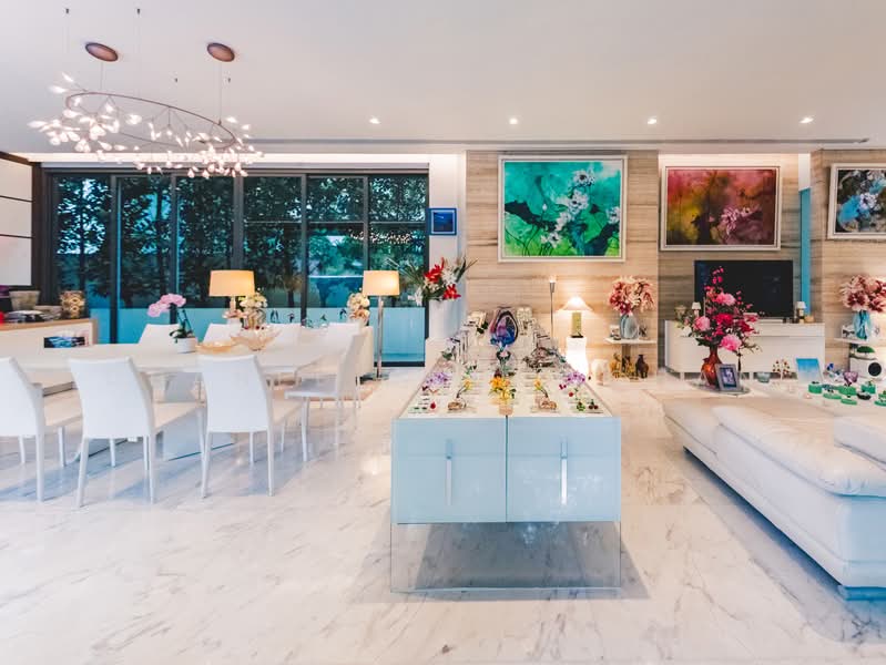 STUNNING VIEWS Rare Elevated Exclusive Detached in D11 Detached House For Sale at S$ 21,800,000 | PropertyGuru Singapore - Living Room