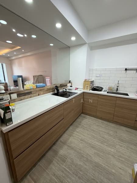 International Plaza, 10 Anson Road, 2 Bedrooms, 1,033 sqft, Apartment For Rent, by Zen Tan, 500079054 - Kitchen - PropertyGuru.com.sg